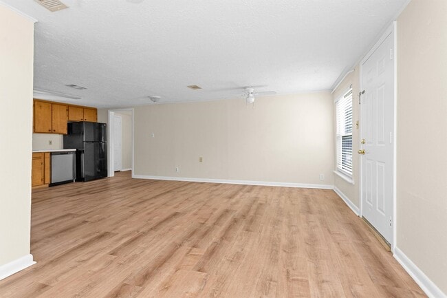 Building Photo - 6002 Shelburne St