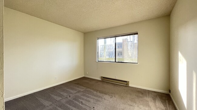 Building Photo - 1081 Beach Park Blvd