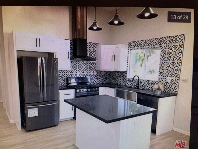 Primary Photo - 1712 Miramar St