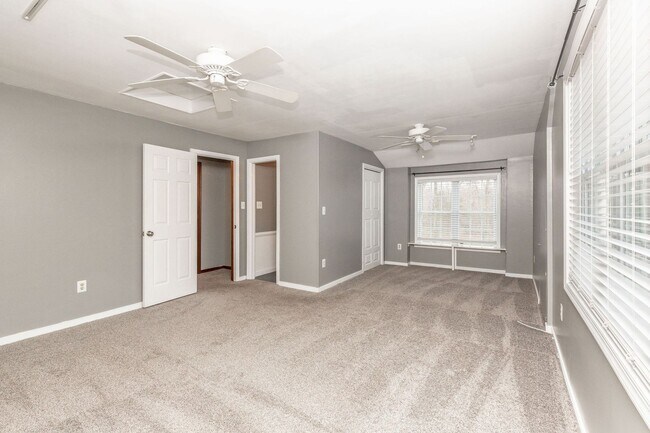 Building Photo - Serene Living in Chesterfield