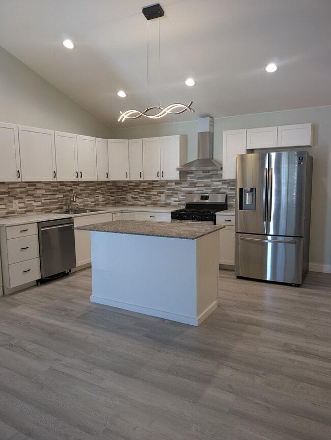 Building Photo - 3212 Grapevine Ct W