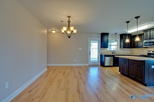 Building Photo - 5010 Montauk Trail SE