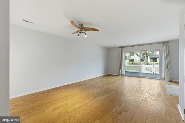 Building Photo - 60 Hampshire Dr