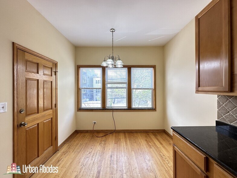 Building Photo - 2136 W Chicago Ave