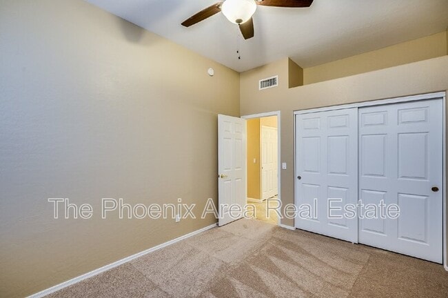 Building Photo - 940 S Silverado St