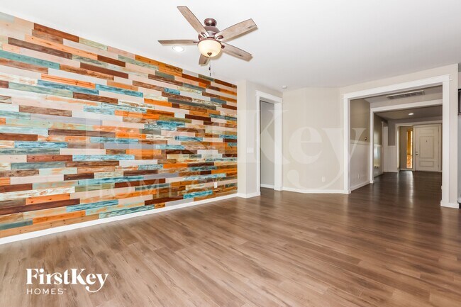 Building Photo - 732 Carlsbad Dr