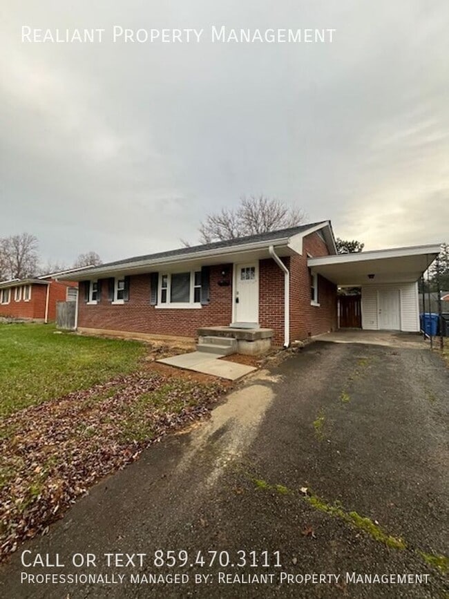 Building Photo - 1033 Della Dr