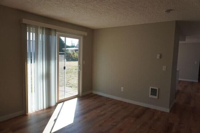 Building Photo - 2909 NE 135th Ave