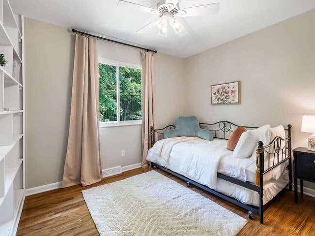 Building Photo - 670 Treeside Dr