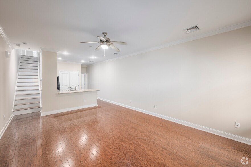 1BR, 1BA - 809SF Living Room/Dining Room - Chelsea Place