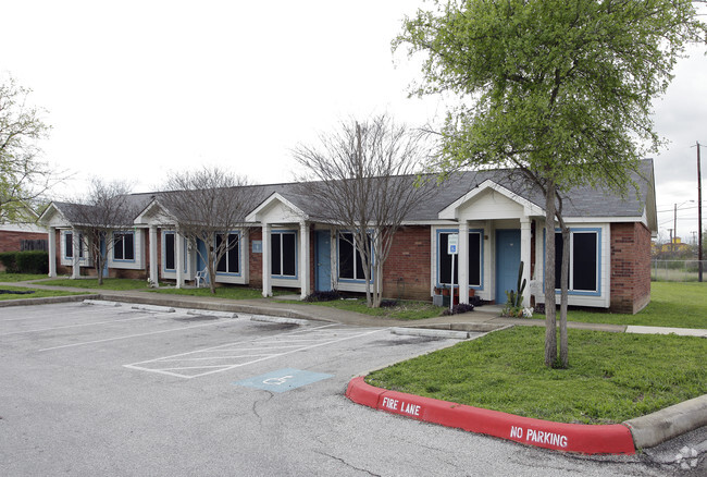 Primary Photo - Viceroy Apartments