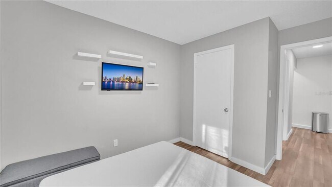 Building Photo - 501 E Bay Dr