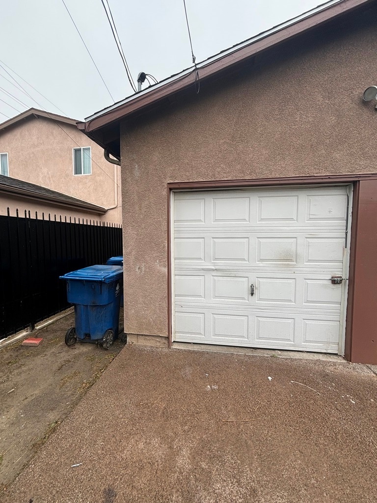 Building Photo - 755 E 76th St