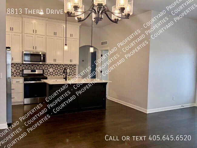 Building Photo - 8813 Thera Dr