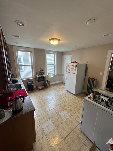 Building Photo - 87 Gardner St