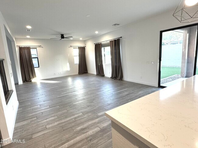 Building Photo - 821 E Monte Wy