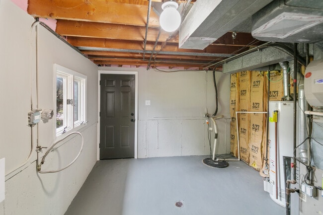 Building Photo - 242 S Harper Ave