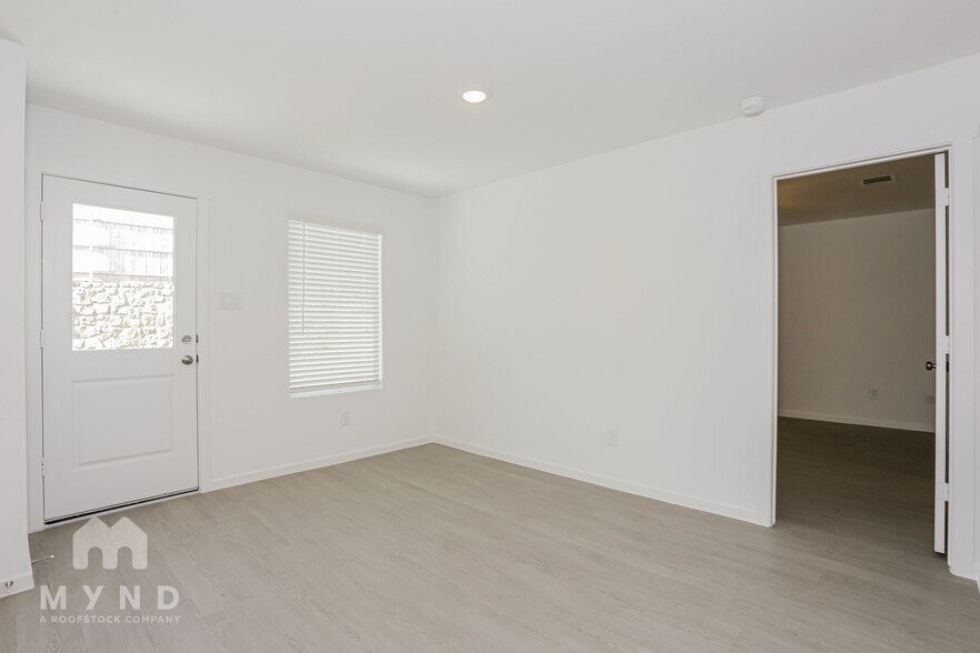 Building Photo - 2736 Ctr Crk Ln