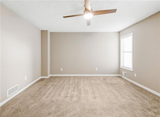 Building Photo - 3950 Lookout Point Dr