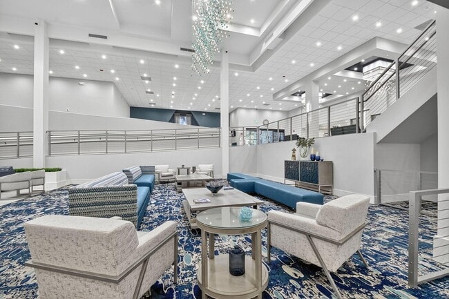 Building Photo - 7076 Huntington Ln