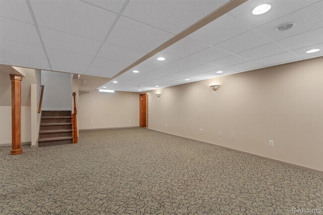 Building Photo - 47105 Liberty Bell Rd E