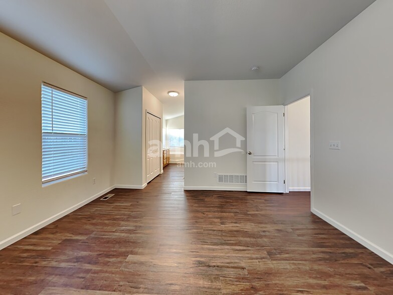Building Photo - 2095 Pinyon Jay Dr