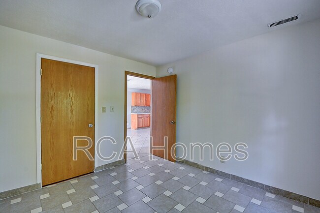 Building Photo - 52 Jenny Ln