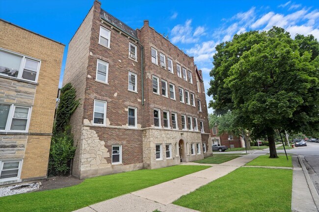 Building Photo - 3035 W Rosemont Ave