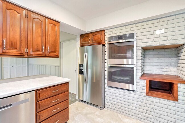 Building Photo - 1716 Georgetown Dr