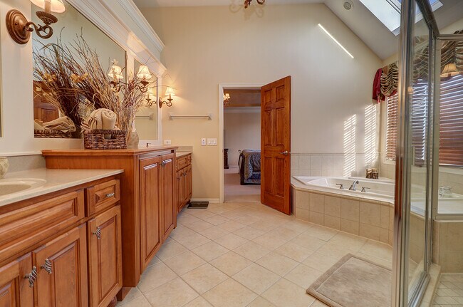 Building Photo - 26025 Whispering Woods Cir