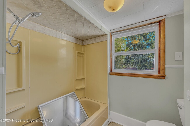 Building Photo - 19 W Bergh St