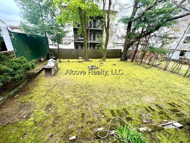 Building Photo - 15 Farragut Ave