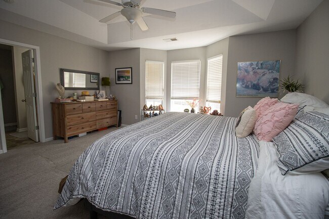 Building Photo - Spacious 3BR in Myers Creek – Fenced Yard, Workshop w/ Electricity & Bright Open Living!