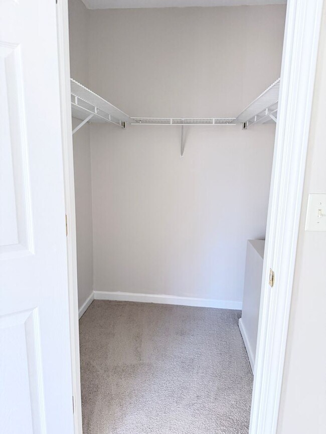 Building Photo - West Asheville 3 Bed, 2 Bath Home For Rent