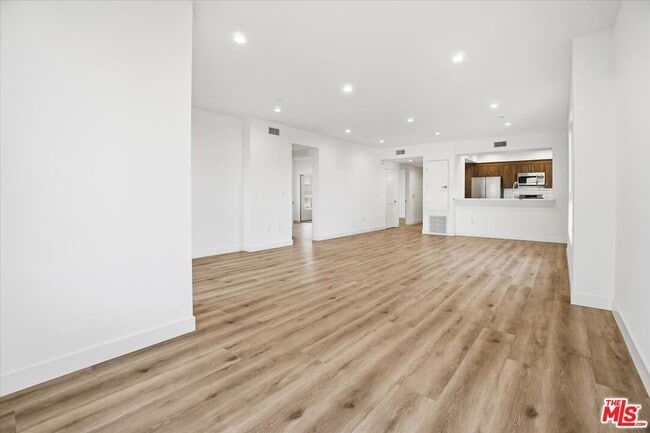 Building Photo - 1820 Prosser Ave