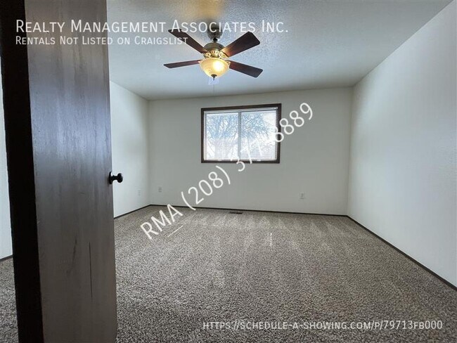 Building Photo - 5349 W Grover St