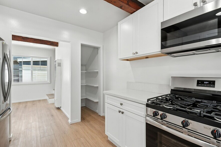 Building Photo - 24 3rd Ct
