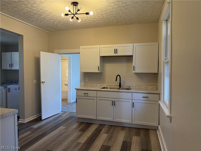 Building Photo - 110 S 8th St