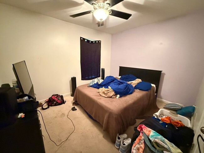 Building Photo - 4 Bedroom 2.5 Bath House in Quail Hill Goo...