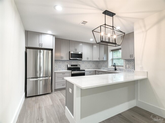 Building Photo - 10047 Noriega Dr