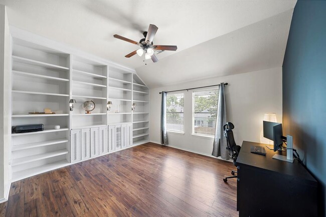 Building Photo - 3607 Chesapeake Ct