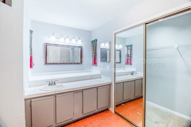 Building Photo - 670 Sandy Neck Ln