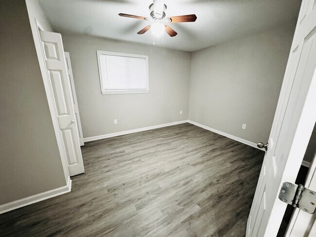 Building Photo - 7440 Bomer Dr
