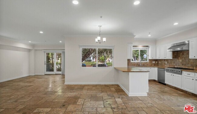 Building Photo - 10616 Kinnard Ave