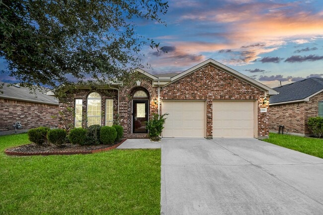 Building Photo - 13918 Goodridge Dr