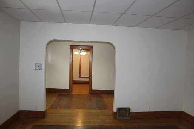 Building Photo - 813 E Third St