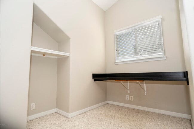 Building Photo - 3668 Windmoor Dr