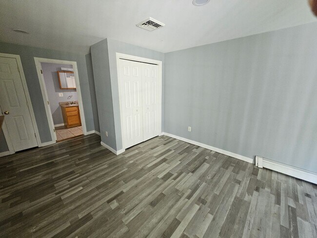 Building Photo - Sun-Filled 3BR/2BA Condo with Two Private Decks