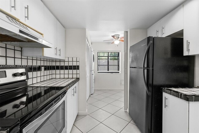 Building Photo - 4241 SW 71st Ter