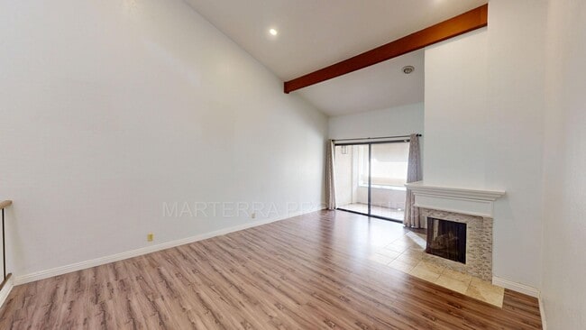 Building Photo - Beautiful 2 Bedroom Home in Costa Mesa